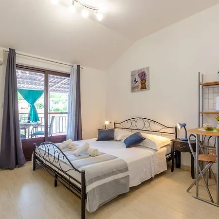 Apartment Apartments By The Sea Brna, Korcula - 9162 *